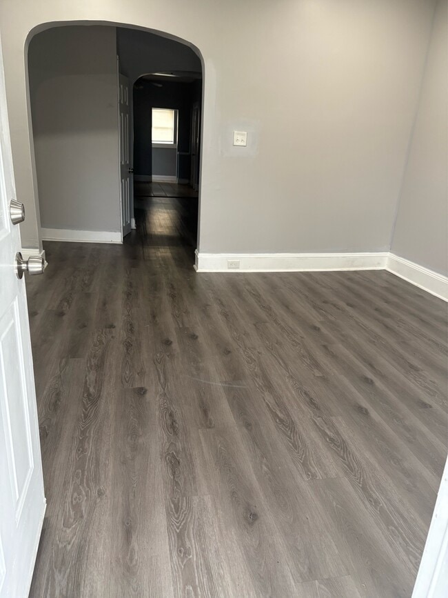 Photo - 54 N Morley St House