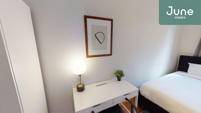 Building Photo - Queen room in 2-bed/1.0-bath Home