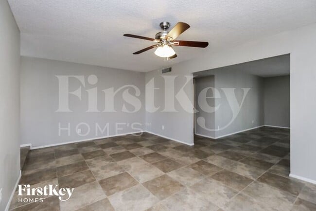 Building Photo - 2331 E Alameda Dr