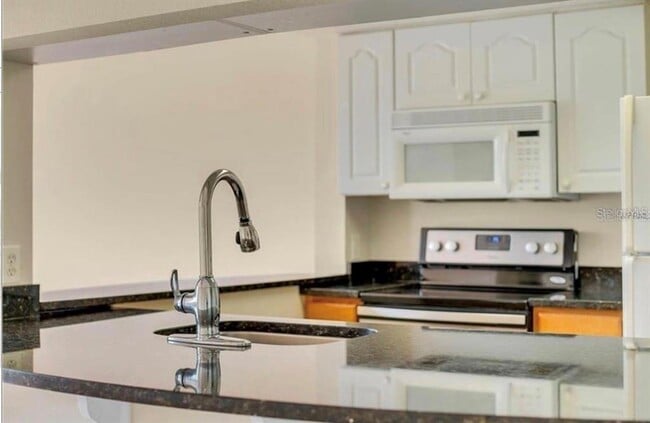 Building Photo - 227 Orchid Dr