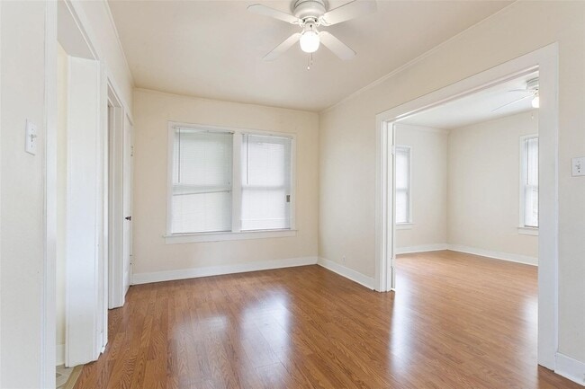Building Photo - 1133 Bayland Ave