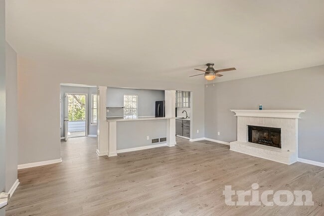 Foto del edificio - 757 Cedarcrest Rd