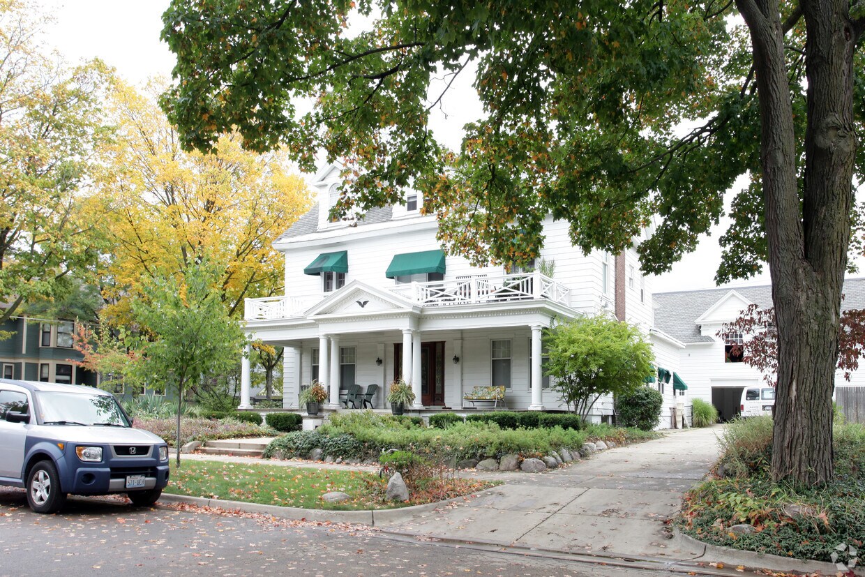 Foto del edificio - 532 College Ave SE