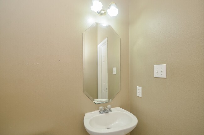 Foto del edificio - 15002 Turphin Way