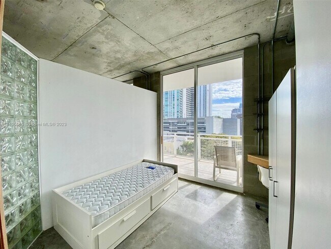 Foto del edificio - 444 NE 30th St