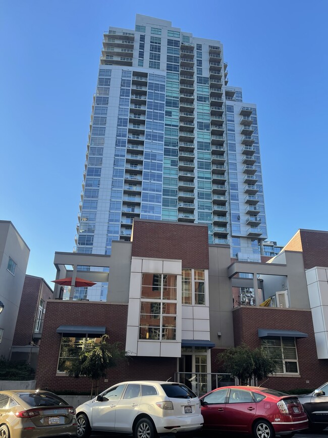 Entrada principal - 820 Island Ave