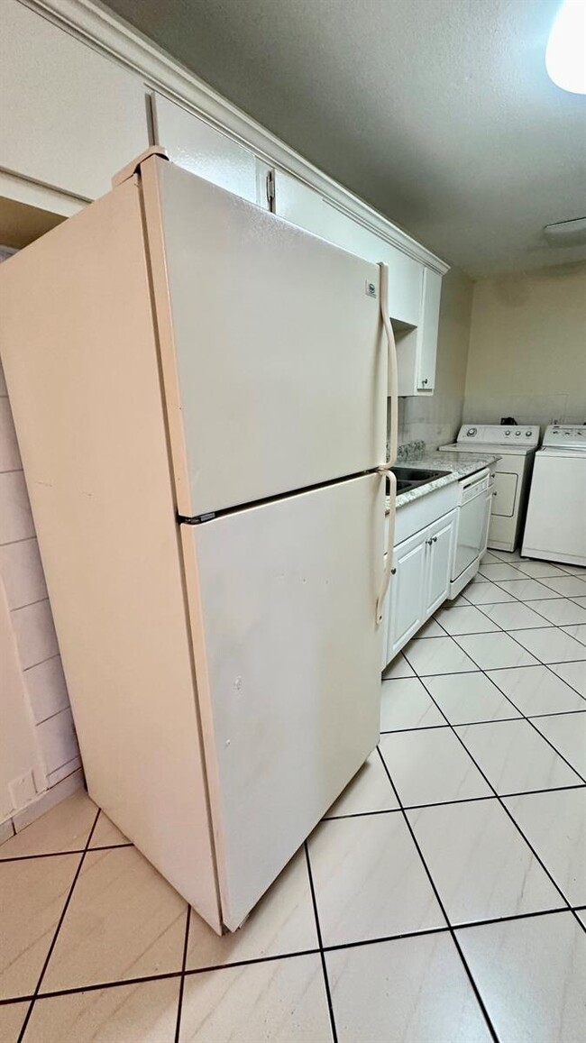 Foto del edificio - 414 SW 72nd Ave