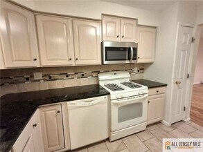 Building Photo - 363 Cranbury Rd