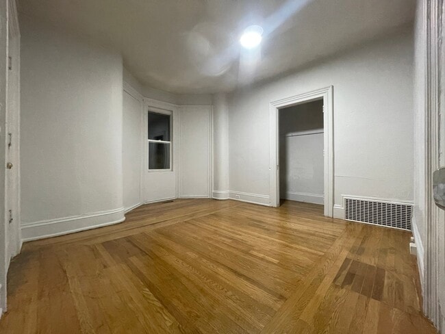Building Photo - 713 1st St
