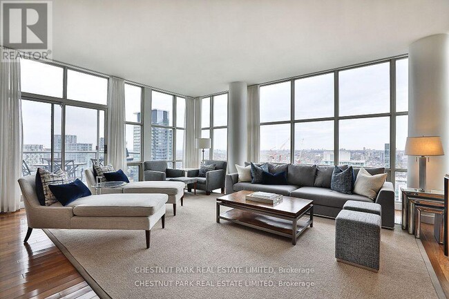 Building Photo - 10-PH10 Navy Wharf Ct