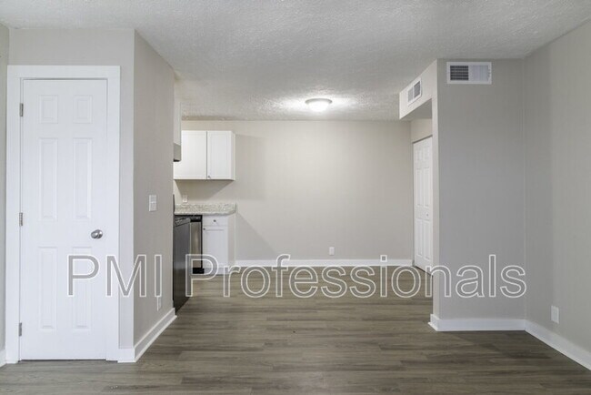 Building Photo - 123 Kingsridge Dr