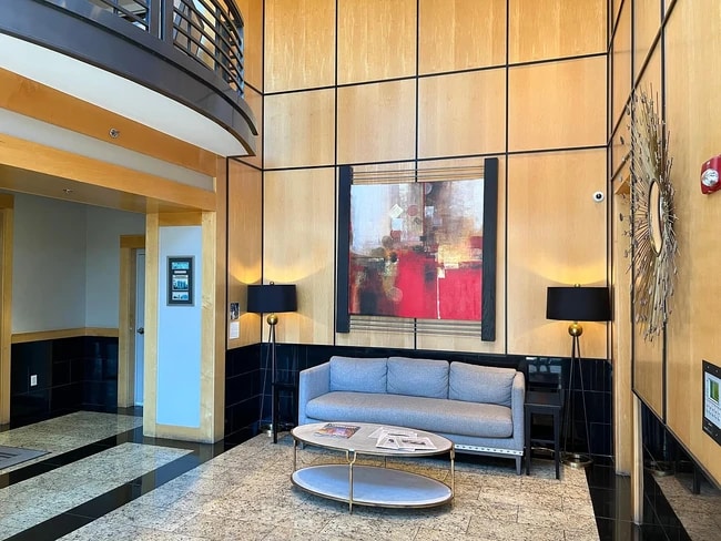 Lobby - 618 N Boylan Ave