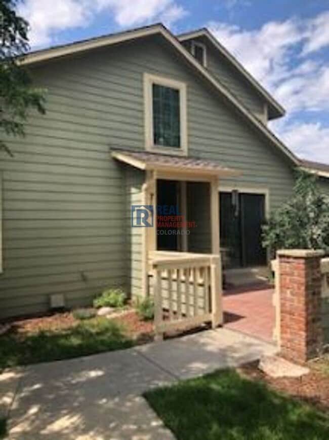 Building Photo - 715 Crown Point Dr
