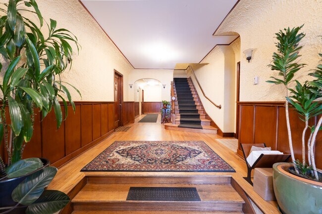 Foto del edificio - 2203 Yale Ave. E.