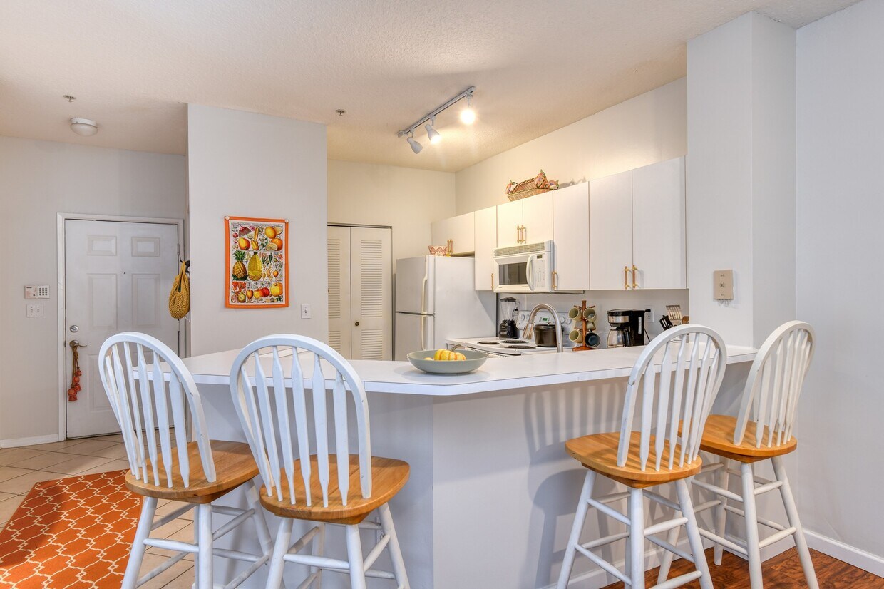 Foto principal - 605 Fairway Dr