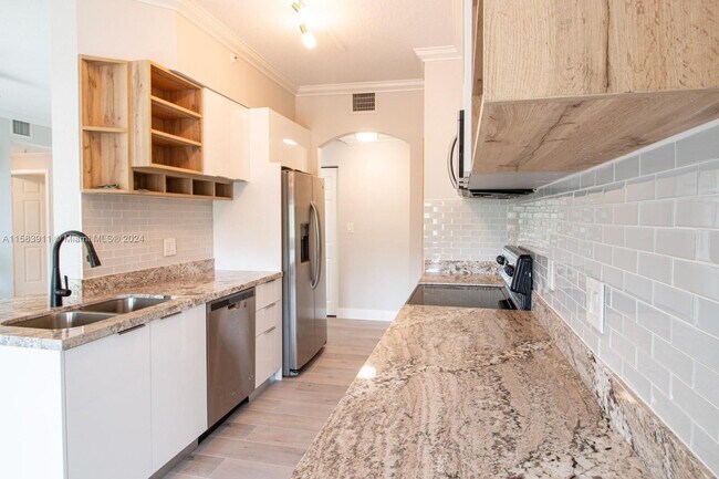 Foto del edificio - 9021 SW 94th St