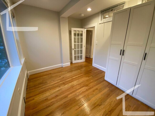 Building Photo - 3 Bedroom