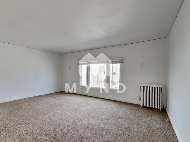 Foto del edificio - 840 York St Apt 12