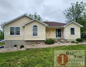Building Photo - 1424 NW Foxboro Rd
