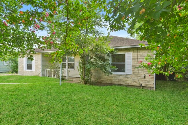 Building Photo - 1033 Cimarron St
