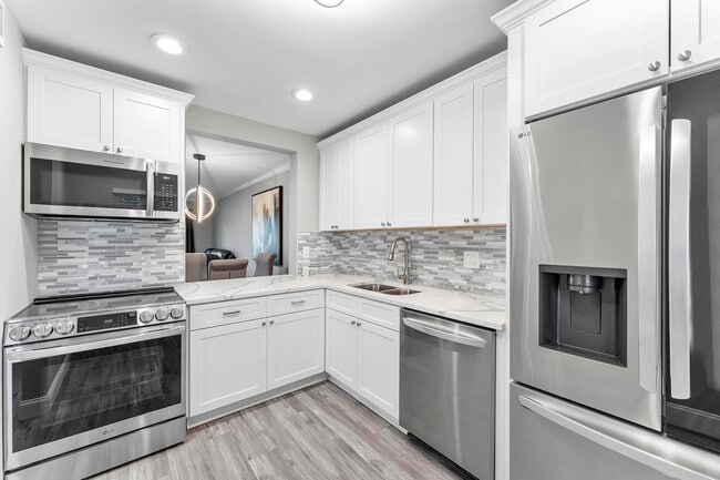 Building Photo - 118 Lake Constance Dr