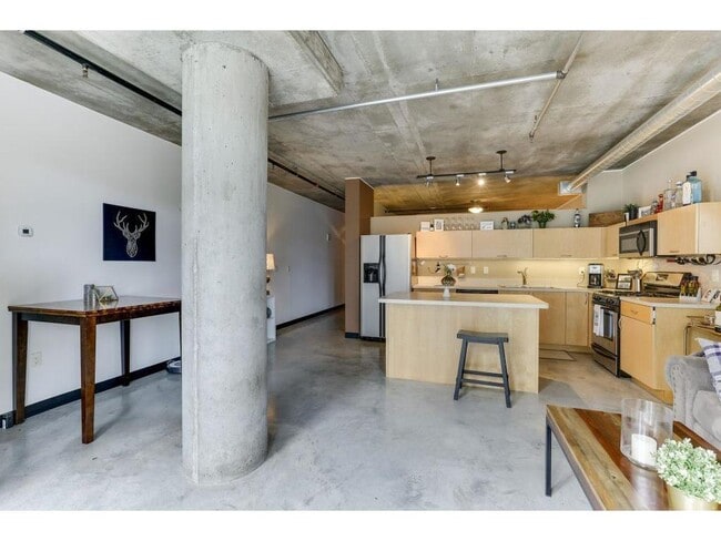 Building Photo - 730 N 4th St