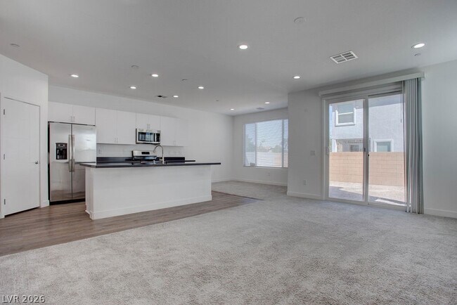 Foto del edificio - 70 Harrison Rose Ct