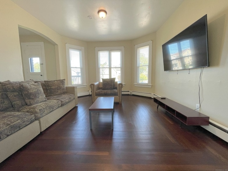 Primary Photo - 196 Blatchley Ave