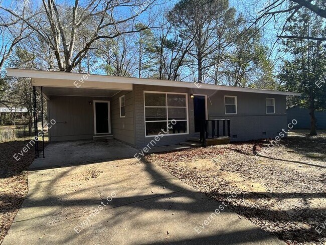 Building Photo - 2930 Marydale Dr