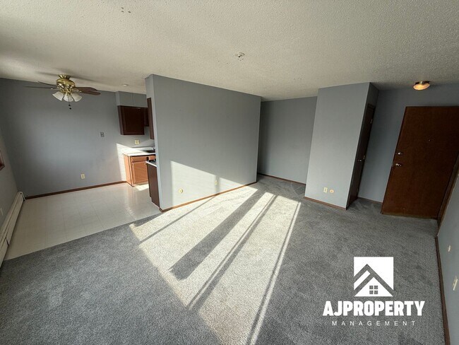 Building Photo - 500 E 14th St