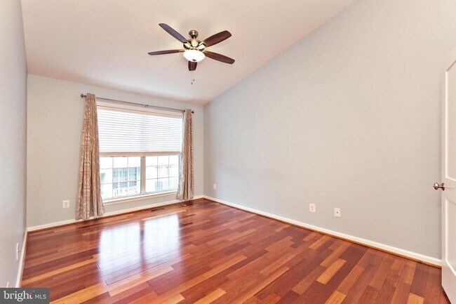 Foto del edificio - 1735 Kingsgate Ct