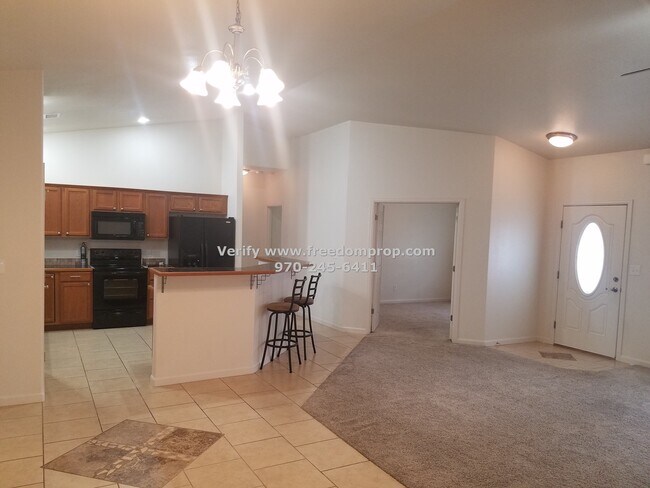 Foto del edificio - Newer 4 Bedroom 2 Bath Fruita