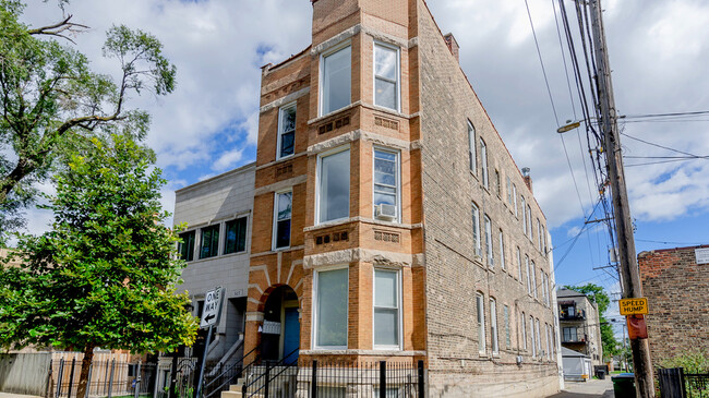 Building Photo - 815 N Fairfield Ave
