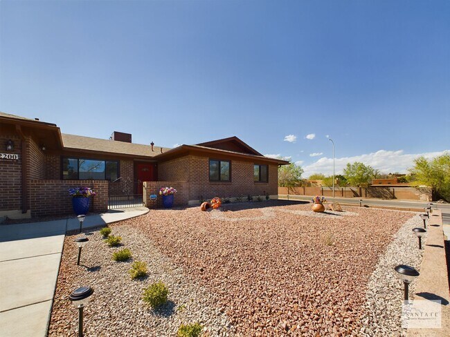 Foto del edificio - Beautifully Remodeled single Level Home Available Now