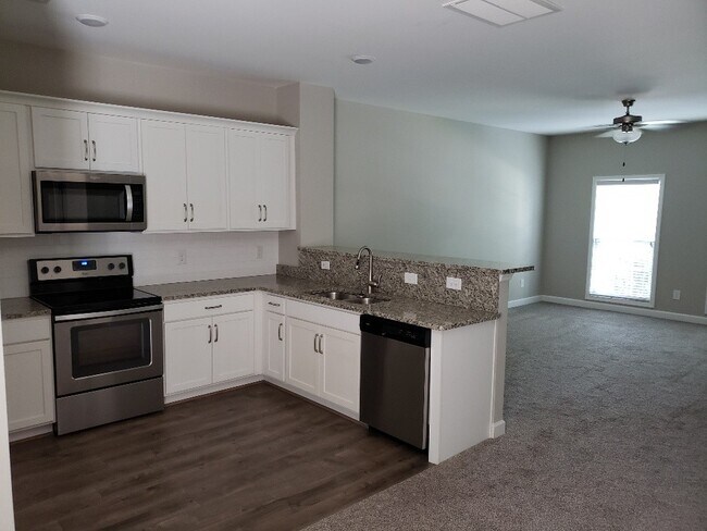 Building Photo - 340B Lakeside Park Dr