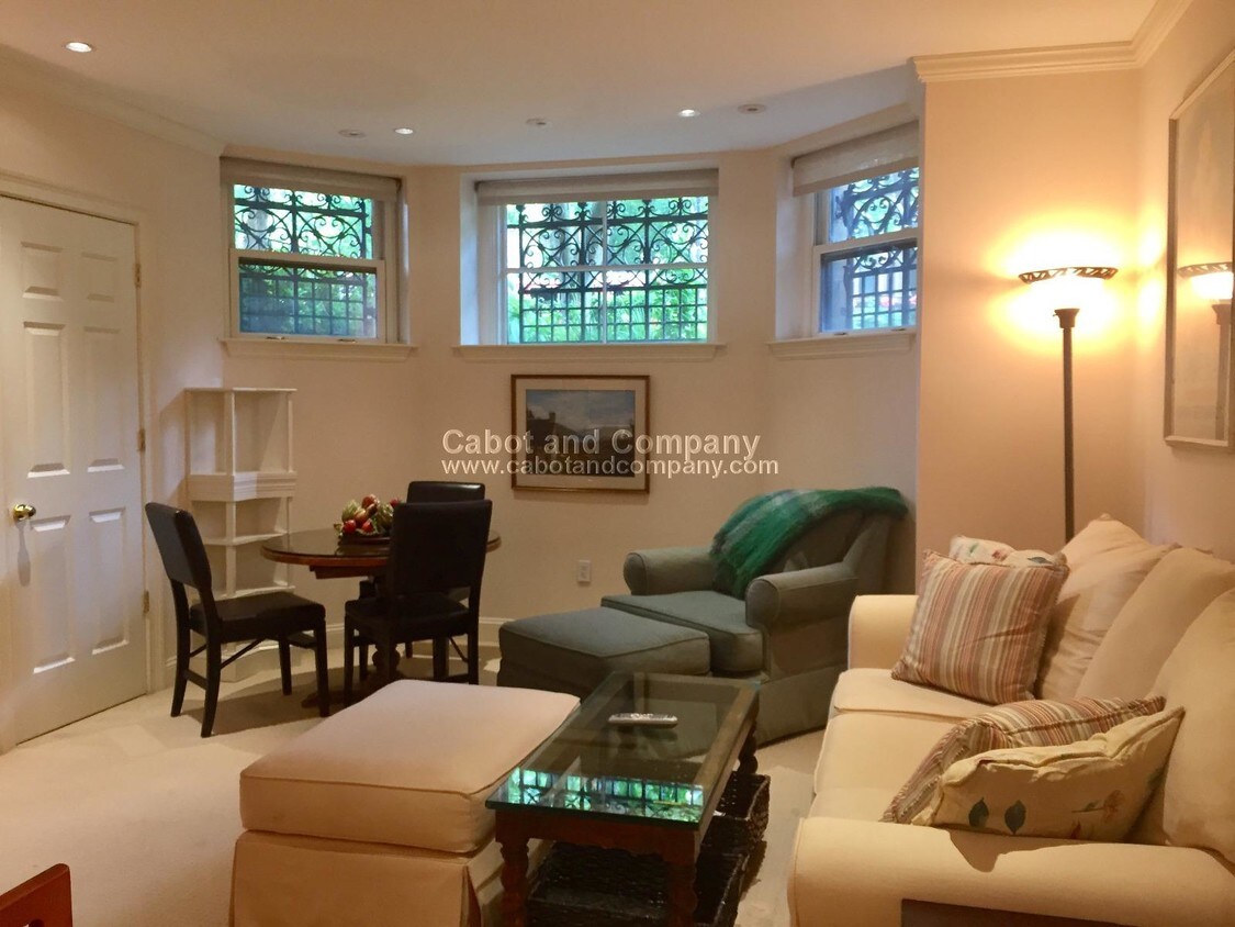 Foto principal - 131 Commonwealth Avenue