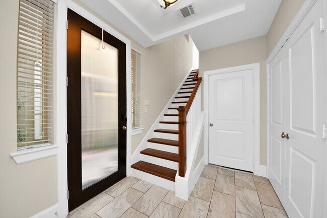 Foto del edificio - 8306 Hillendahl Blvd