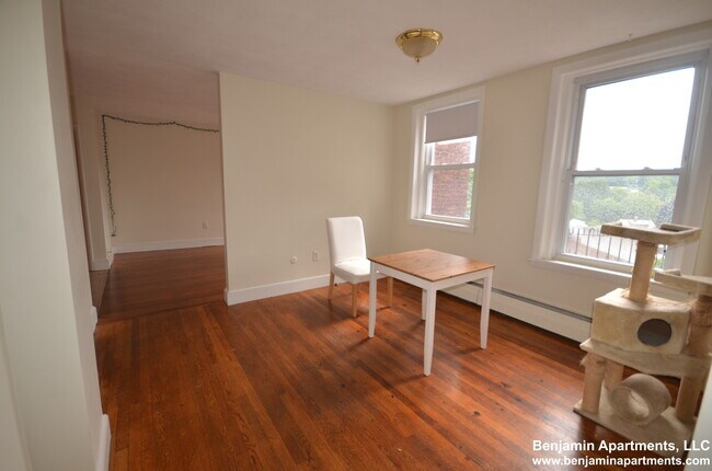 Building Photo - 316 Tappan St