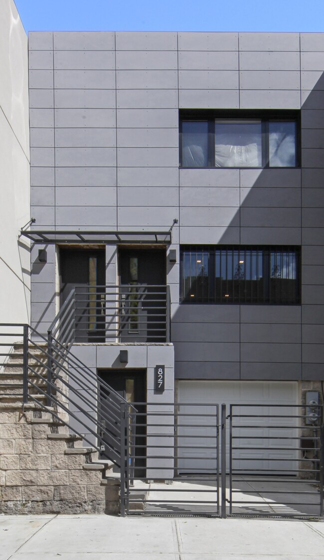 Foto del edificio - 827 Gates Ave