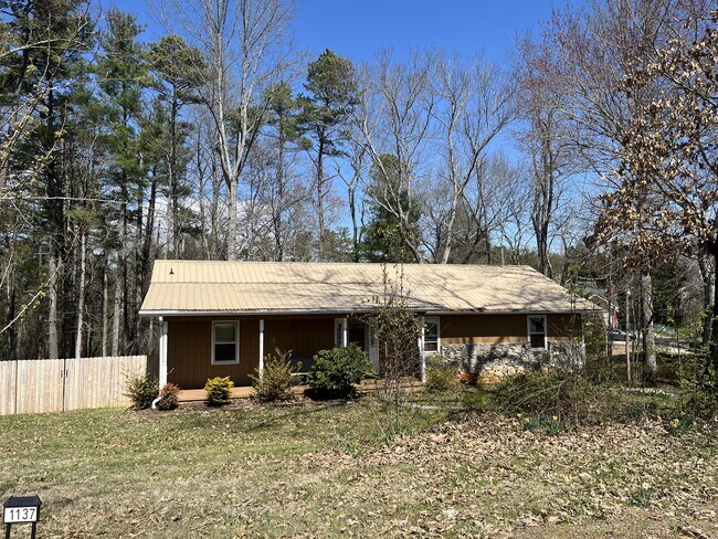 Foto del edificio - 1137 Alexander Rd