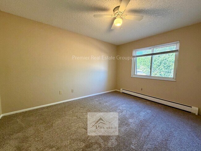 Building Photo - 3940 Stonedike Dr