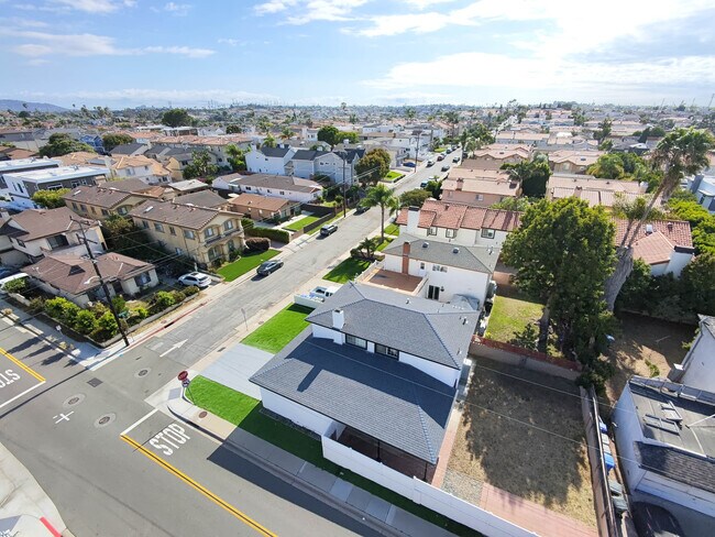 Magnífica ubicación en esquina. - 2323 Harriman Ln