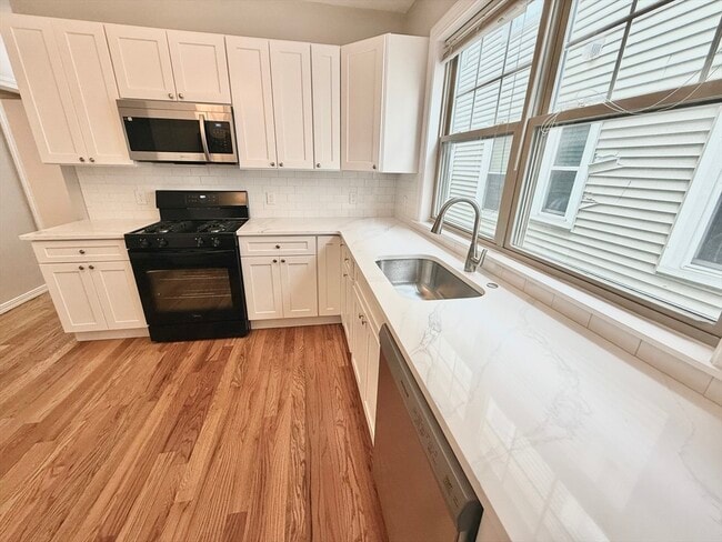 Building Photo - 184 Boston St