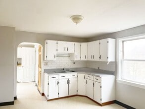 Building Photo - 7402 Park Ln