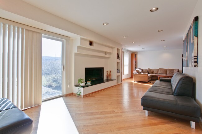 Foto del edificio - 1253 Carriage Ln