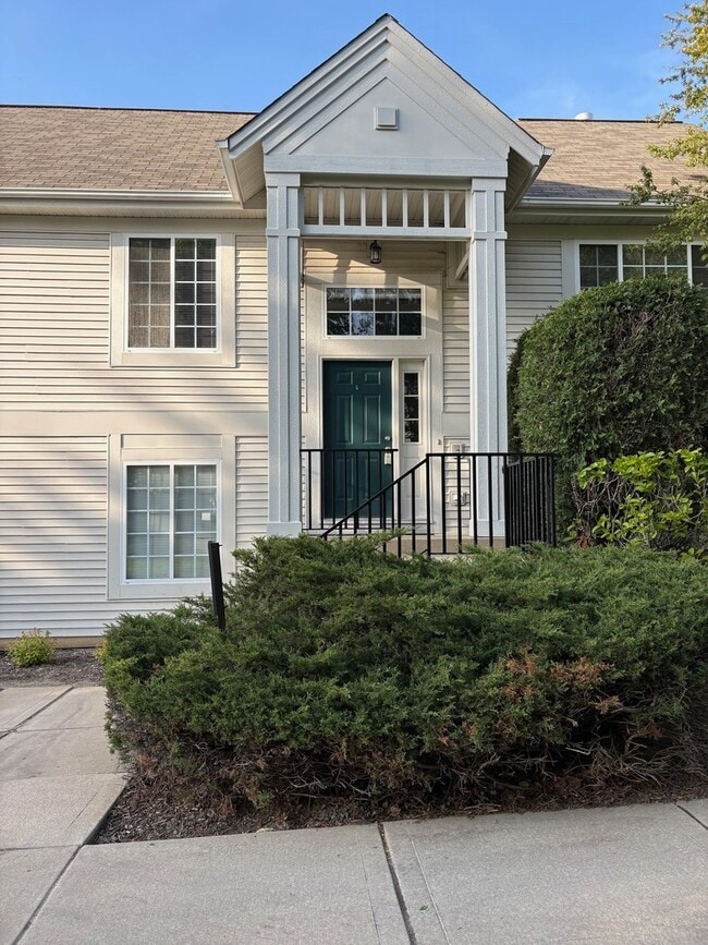 Building Photo - 2419 Oakfield Ct