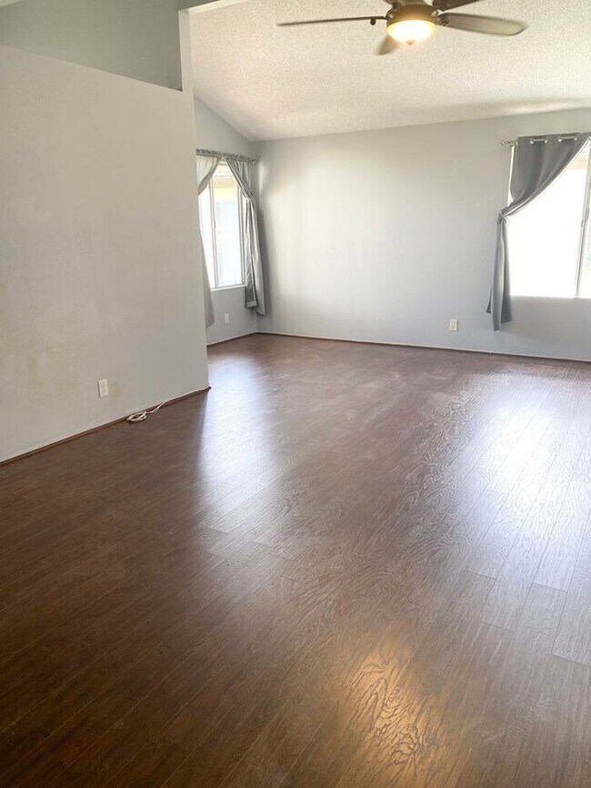 Building Photo - Kaneohe-Castle Hills: 4 Bdrm 2 Bath House ...