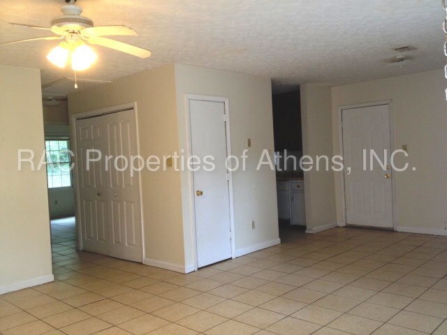 Foto del edificio - 106 Massey Ln