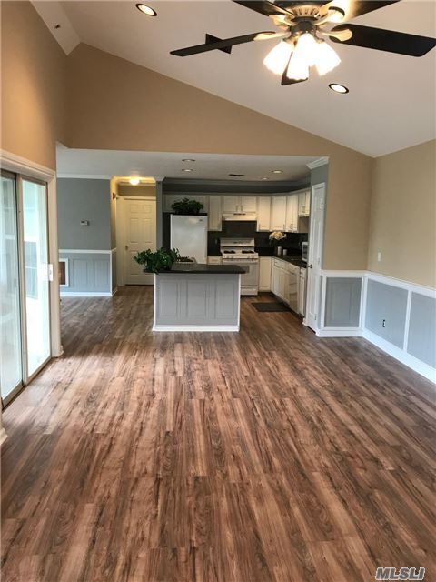 Building Photo - 97 Commodore Cir