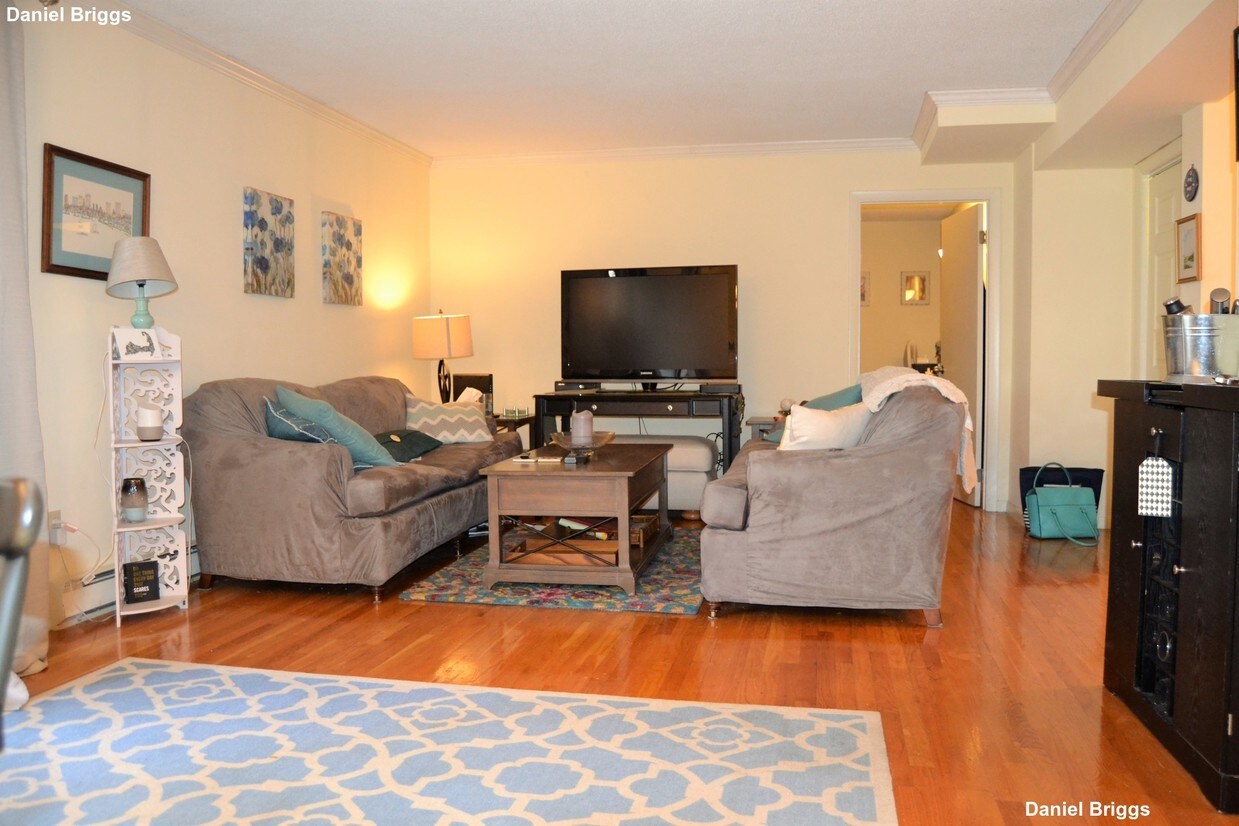 Foto principal - 320 Hammond Pond Pkwy